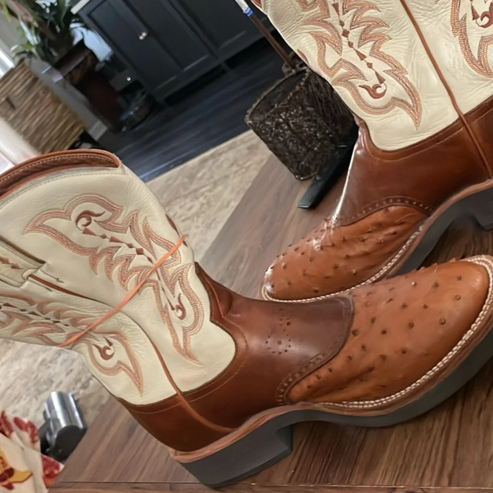 Boot - Picture 3 of 3